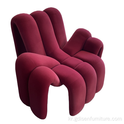 현대 디자인은 문어 라운지 의자가 특징입니다